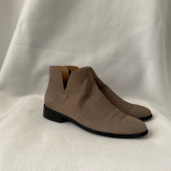 Lucky Brand Taupe Size 8M Nubuck Leather Booties - Picture 1 of 16